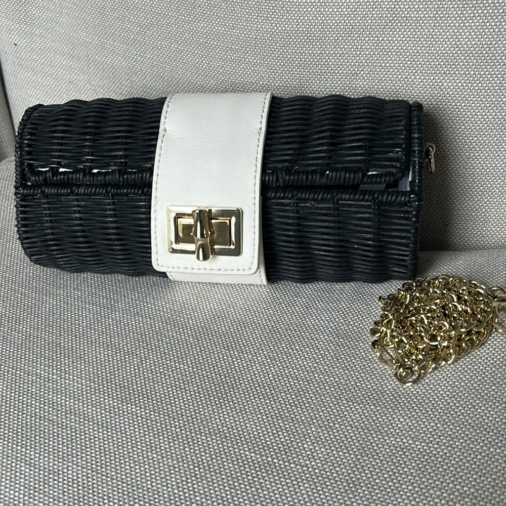 CLUTCH Black Rattan & Ivory Leather with Detachable Goldtone chain Lined EUC - Picture 4 of 14